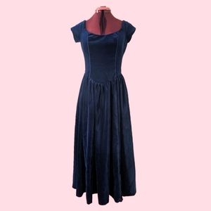 Laura Ashley Blue vintage 1980s velvet gown size 6 small navy vampire prom